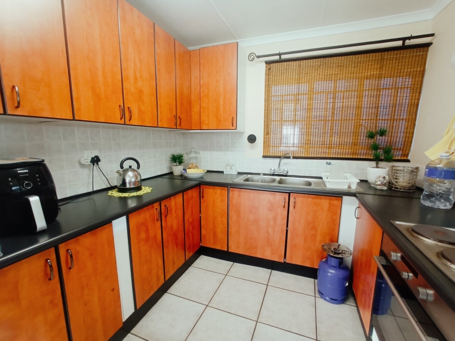 3 Bedroom Property for Sale in Kannoniers Park North West